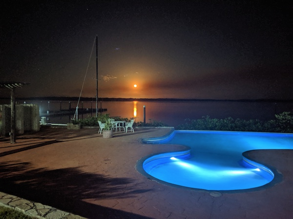 moonrise over the puesta del sol pool