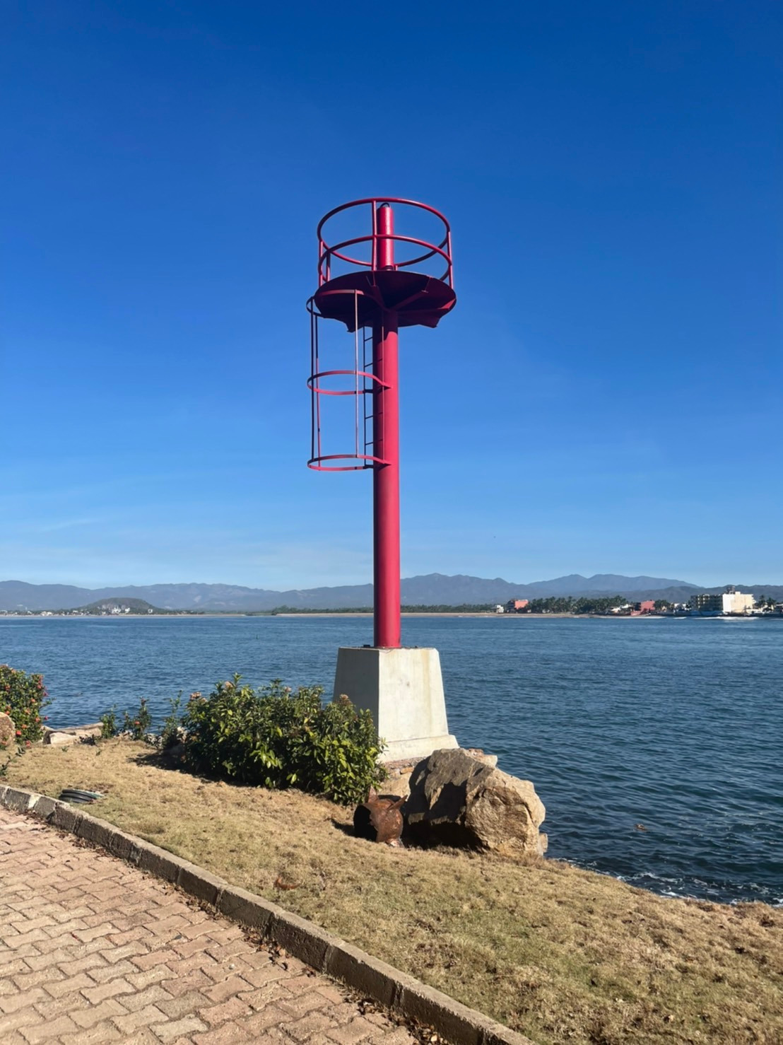 Looks like the red entrance light into Barra harbor maybe back in action.