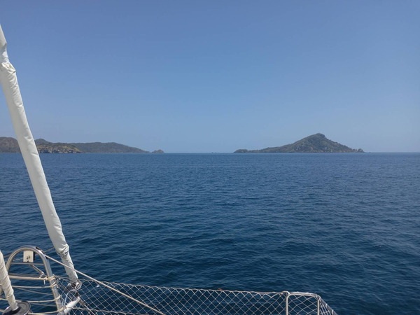 Approach to Isla Bona