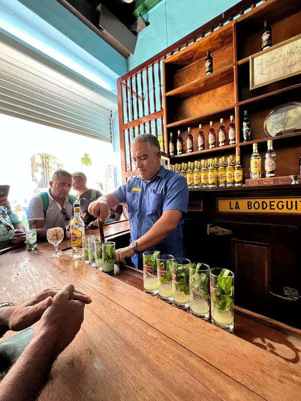 Hemingway’s favorite bars for Mojitos, La Bodeguita and Daiquiris, El Floridita!