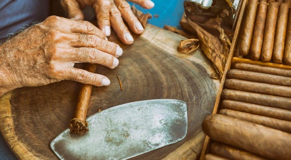 Rolling Cigars in Cuba by hand